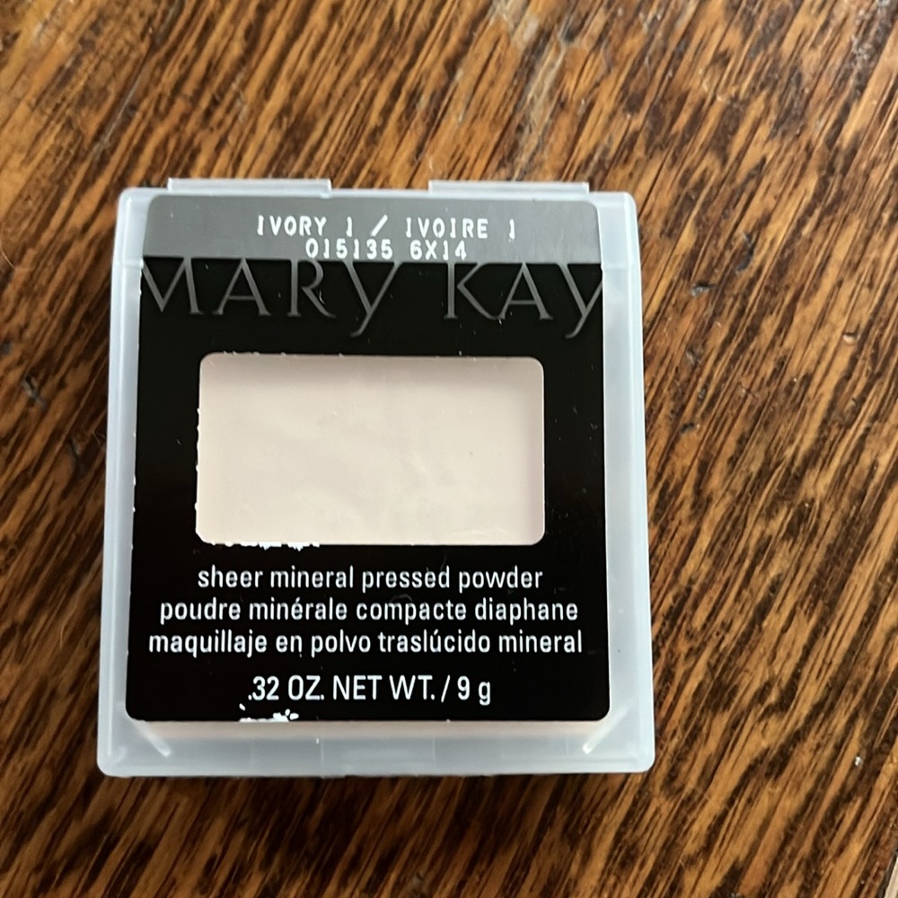 Mary Kay sheer mineral pressed powder. NIB - Picture 3 of 4